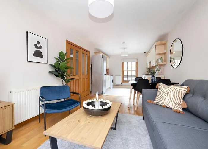 Joivy Bright And Cosy Flat Near The Scotland Gallery