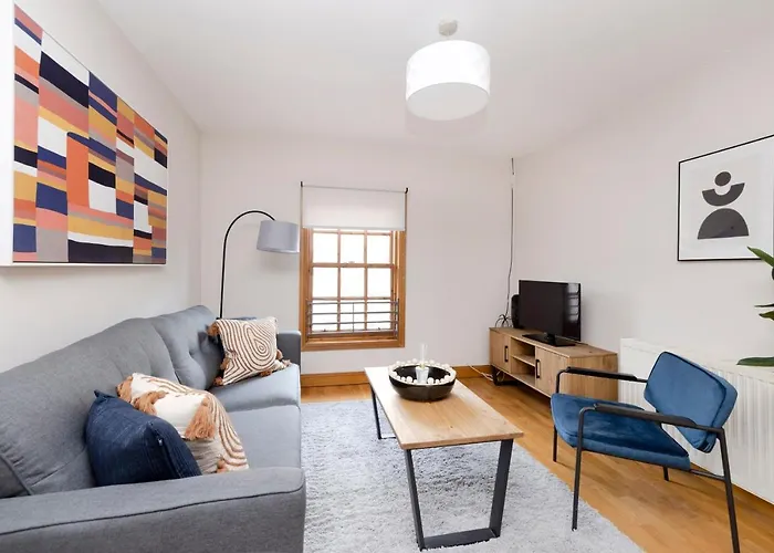 Joivy Bright And Cosy Flat Near The Scotland Gallery